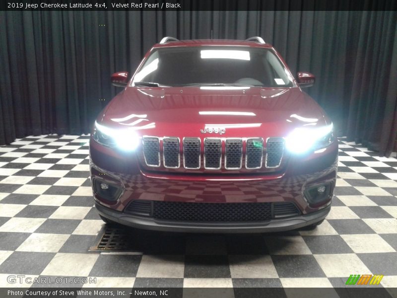 Velvet Red Pearl / Black 2019 Jeep Cherokee Latitude 4x4