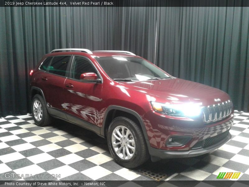 Velvet Red Pearl / Black 2019 Jeep Cherokee Latitude 4x4
