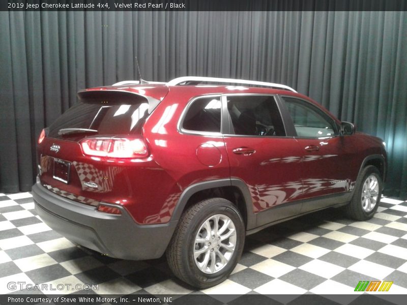 Velvet Red Pearl / Black 2019 Jeep Cherokee Latitude 4x4