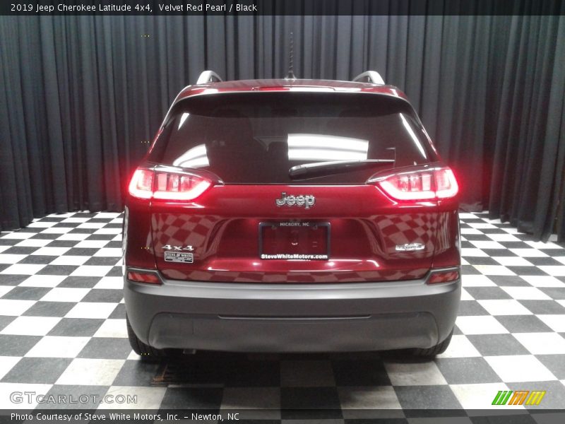 Velvet Red Pearl / Black 2019 Jeep Cherokee Latitude 4x4