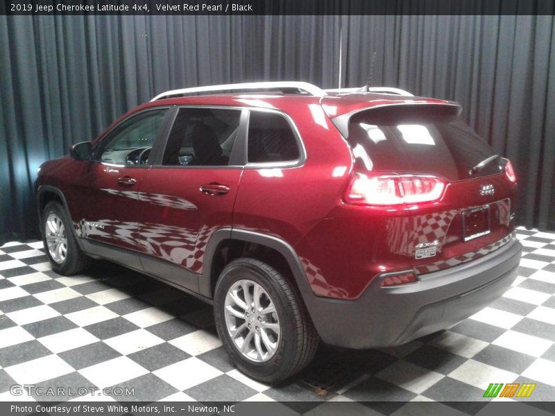 Velvet Red Pearl / Black 2019 Jeep Cherokee Latitude 4x4