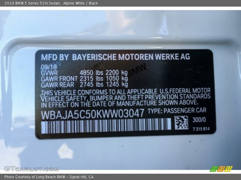Alpine White / Black 2019 BMW 5 Series 530i Sedan