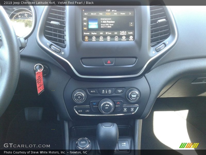 Velvet Red Pearl / Black 2019 Jeep Cherokee Latitude 4x4