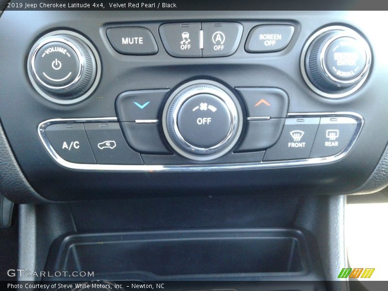 Velvet Red Pearl / Black 2019 Jeep Cherokee Latitude 4x4