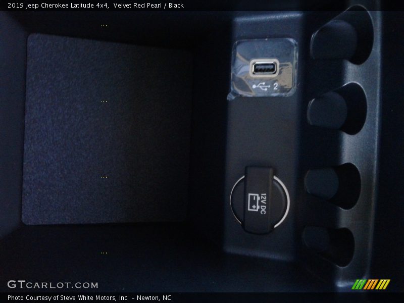 Velvet Red Pearl / Black 2019 Jeep Cherokee Latitude 4x4