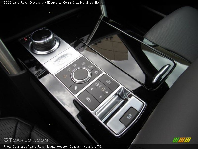 Controls of 2019 Discovery HSE Luxury