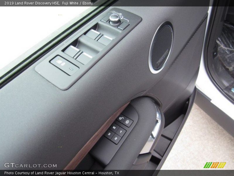 Fuji White / Ebony 2019 Land Rover Discovery HSE