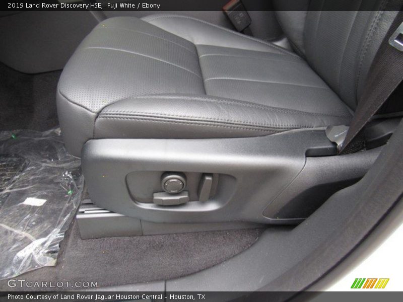 Fuji White / Ebony 2019 Land Rover Discovery HSE