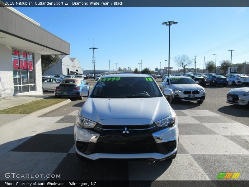Diamond White Pearl / Black 2018 Mitsubishi Outlander Sport ES
