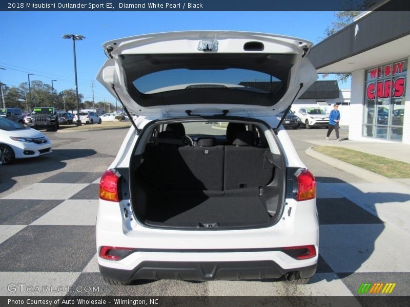 Diamond White Pearl / Black 2018 Mitsubishi Outlander Sport ES