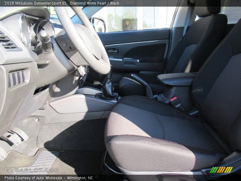 Diamond White Pearl / Black 2018 Mitsubishi Outlander Sport ES