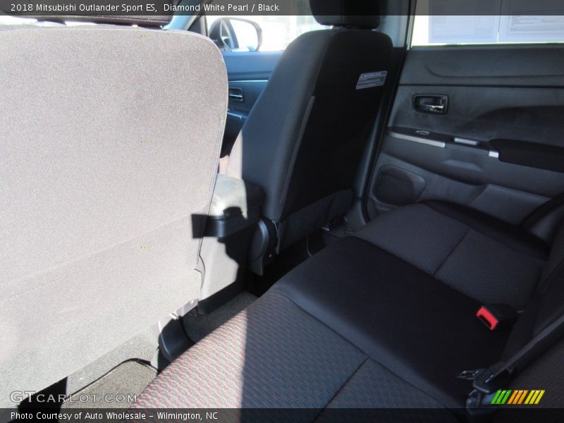 Diamond White Pearl / Black 2018 Mitsubishi Outlander Sport ES