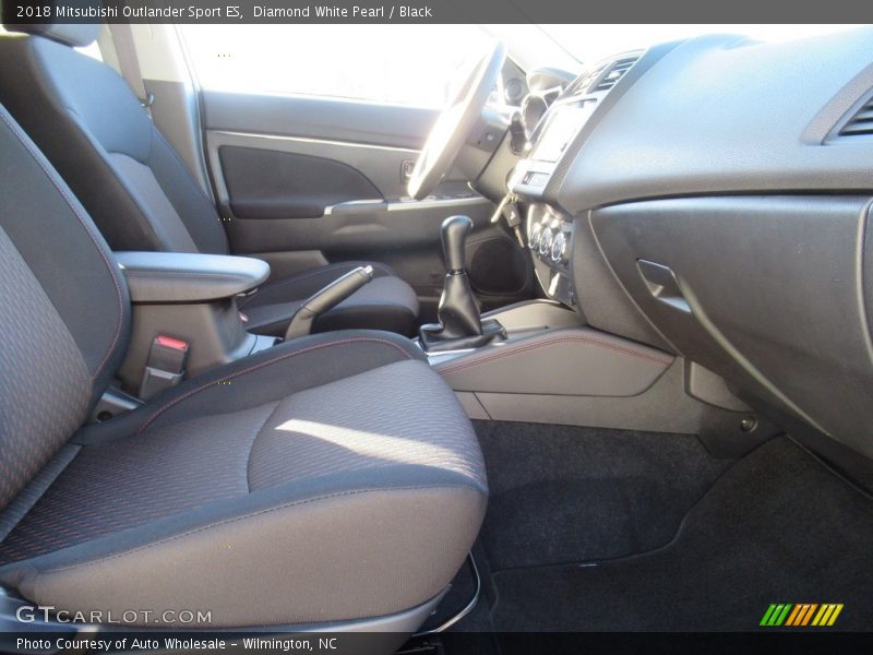 Diamond White Pearl / Black 2018 Mitsubishi Outlander Sport ES