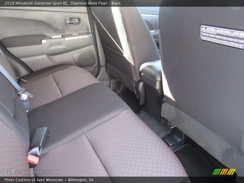 Diamond White Pearl / Black 2018 Mitsubishi Outlander Sport ES