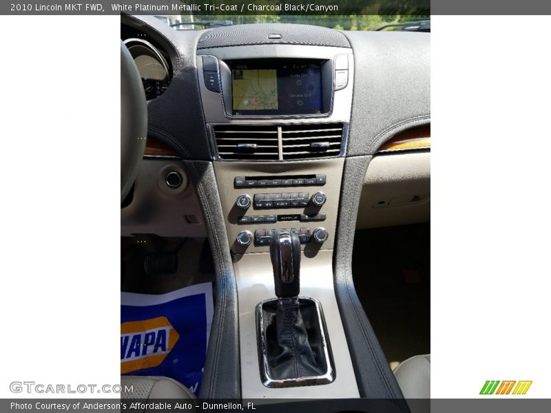 White Platinum Metallic Tri-Coat / Charcoal Black/Canyon 2010 Lincoln MKT FWD