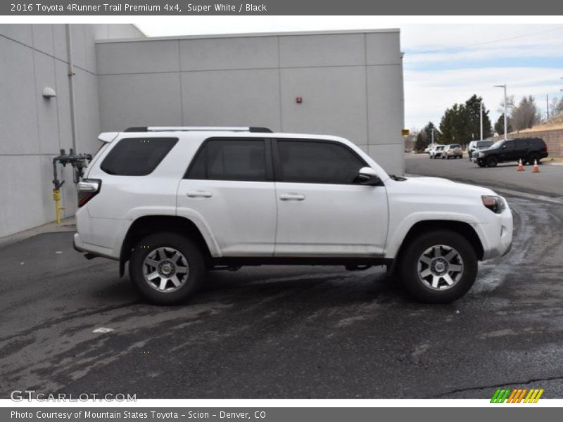 Super White / Black 2016 Toyota 4Runner Trail Premium 4x4