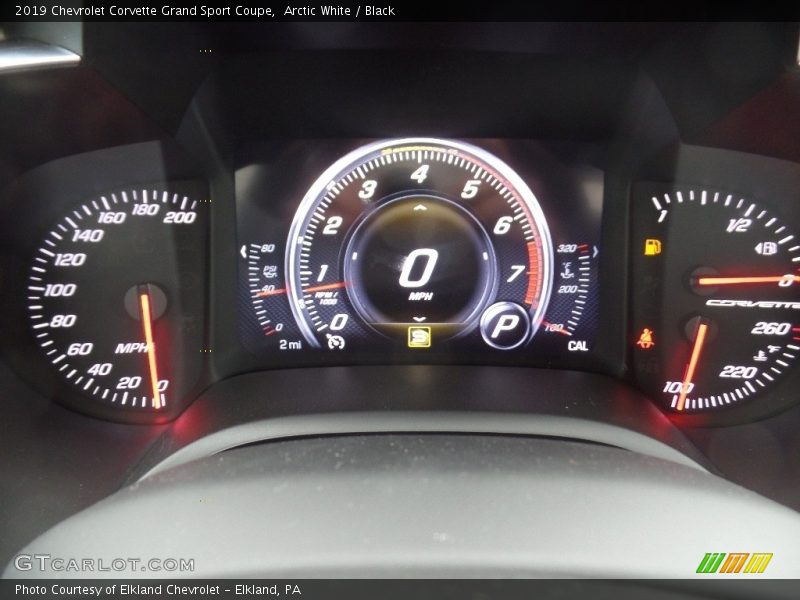 Arctic White / Black 2019 Chevrolet Corvette Grand Sport Coupe