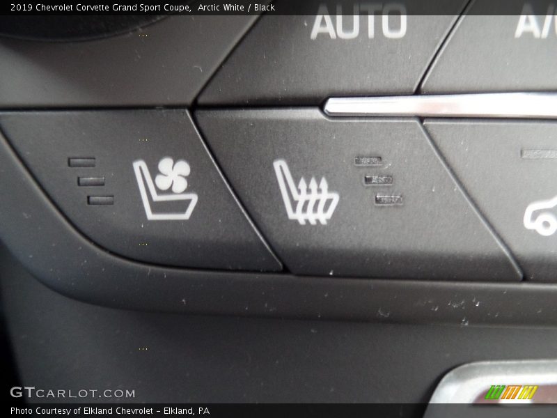 Arctic White / Black 2019 Chevrolet Corvette Grand Sport Coupe