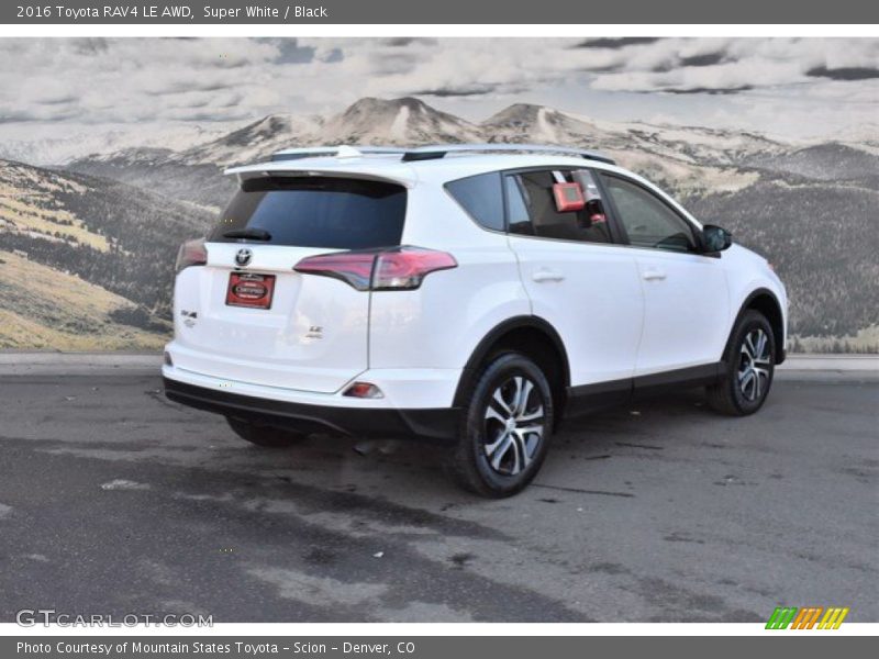 Super White / Black 2016 Toyota RAV4 LE AWD