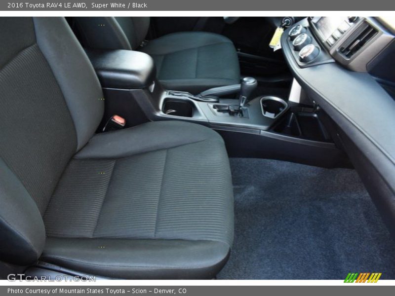 Super White / Black 2016 Toyota RAV4 LE AWD