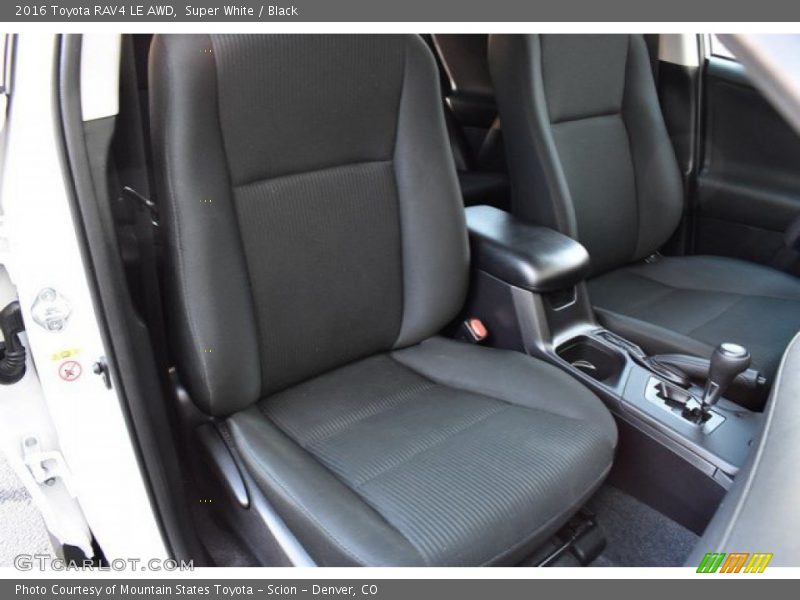 Super White / Black 2016 Toyota RAV4 LE AWD