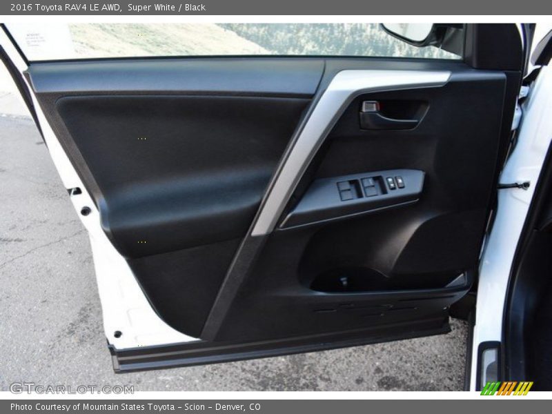 Super White / Black 2016 Toyota RAV4 LE AWD