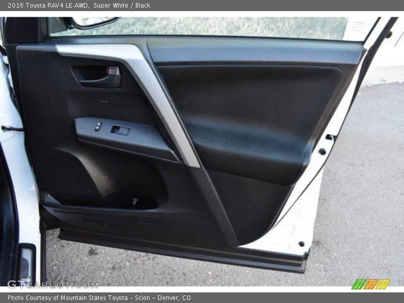 Super White / Black 2016 Toyota RAV4 LE AWD