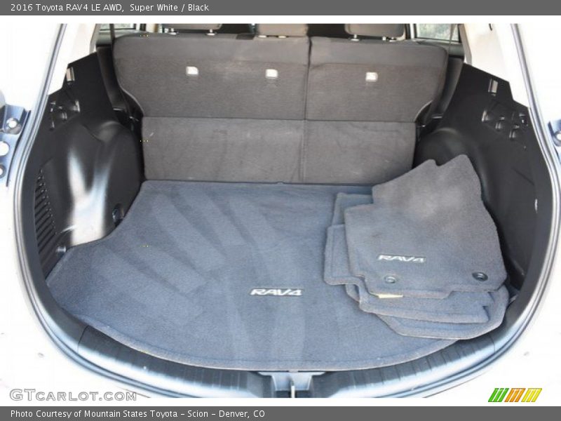 Super White / Black 2016 Toyota RAV4 LE AWD