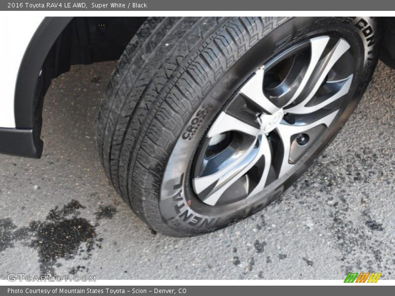 Super White / Black 2016 Toyota RAV4 LE AWD