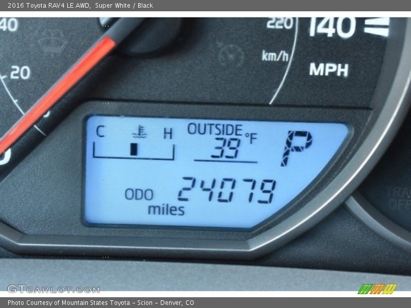 Super White / Black 2016 Toyota RAV4 LE AWD