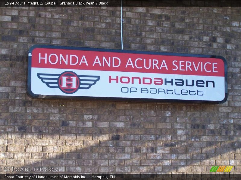Granada Black Pearl / Black 1994 Acura Integra LS Coupe