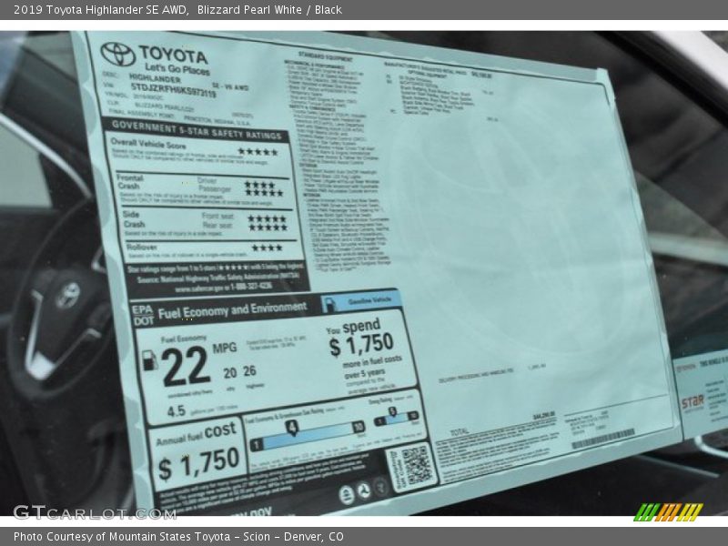 Blizzard Pearl White / Black 2019 Toyota Highlander SE AWD