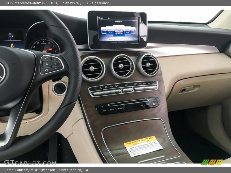 Polar White / Silk Beige/Black 2019 Mercedes-Benz GLC 300