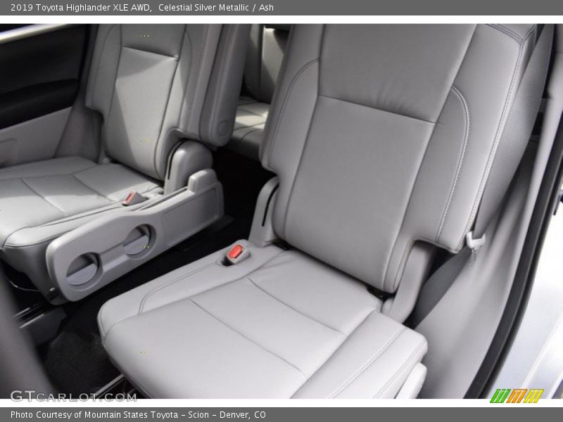 Celestial Silver Metallic / Ash 2019 Toyota Highlander XLE AWD