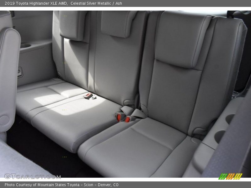 Celestial Silver Metallic / Ash 2019 Toyota Highlander XLE AWD
