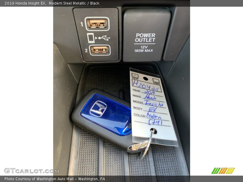 Modern Steel Metallic / Black 2019 Honda Insight EX