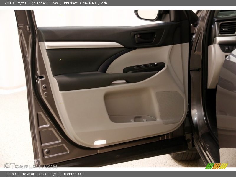 Predawn Gray Mica / Ash 2018 Toyota Highlander LE AWD