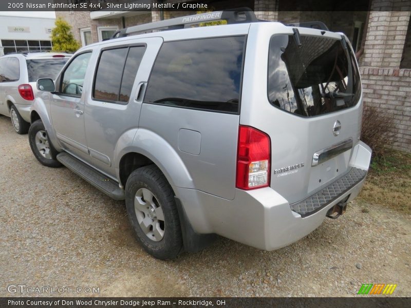 Silver Lightning Metallic / Graphite 2005 Nissan Pathfinder SE 4x4