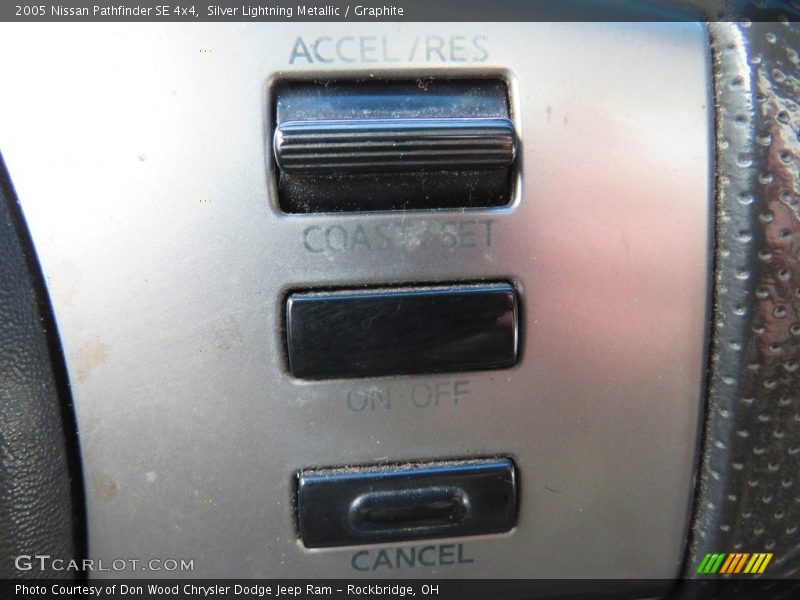 Silver Lightning Metallic / Graphite 2005 Nissan Pathfinder SE 4x4
