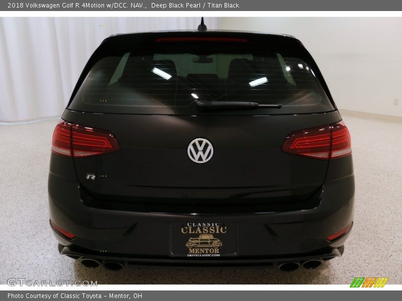 Deep Black Pearl / Titan Black 2018 Volkswagen Golf R 4Motion w/DCC. NAV.