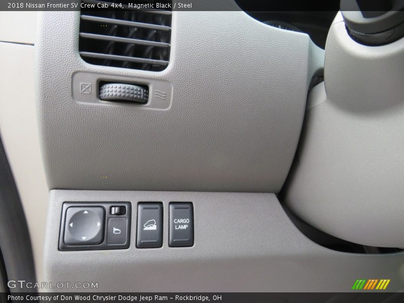Magnetic Black / Steel 2018 Nissan Frontier SV Crew Cab 4x4