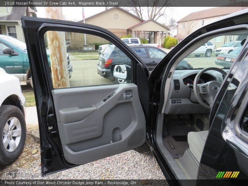 Magnetic Black / Steel 2018 Nissan Frontier SV Crew Cab 4x4