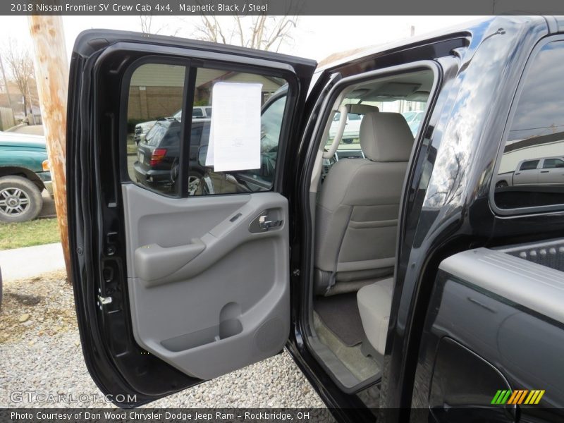 Magnetic Black / Steel 2018 Nissan Frontier SV Crew Cab 4x4