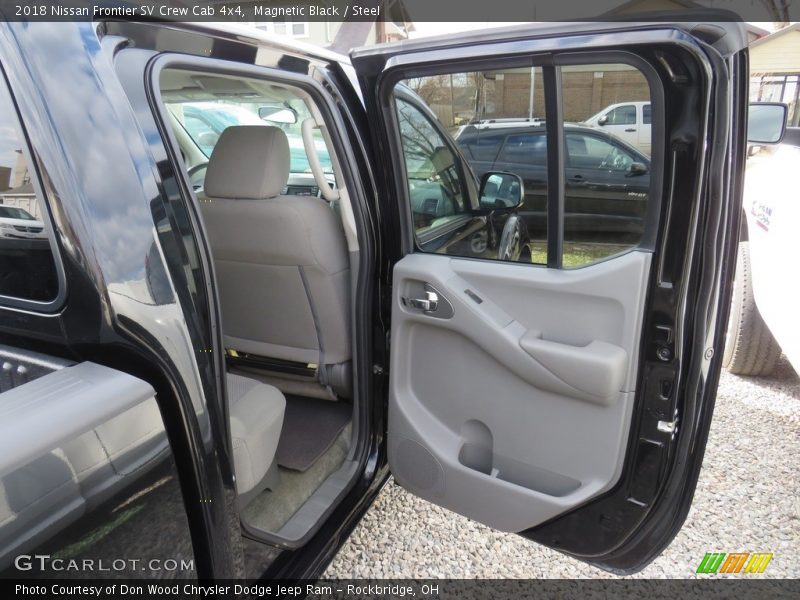 Magnetic Black / Steel 2018 Nissan Frontier SV Crew Cab 4x4
