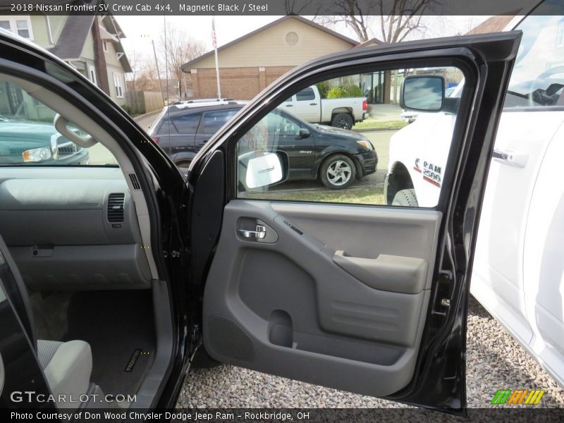 Magnetic Black / Steel 2018 Nissan Frontier SV Crew Cab 4x4