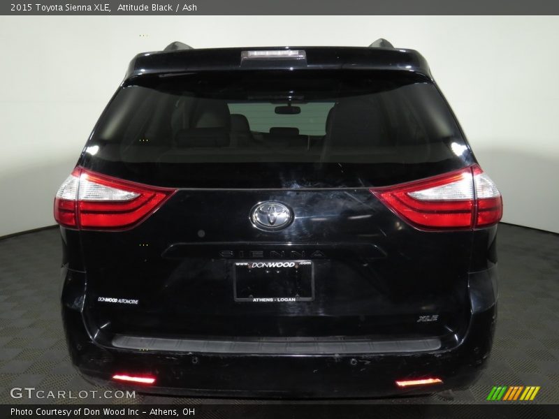 Attitude Black / Ash 2015 Toyota Sienna XLE