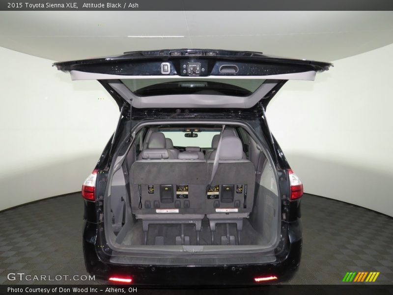 Attitude Black / Ash 2015 Toyota Sienna XLE