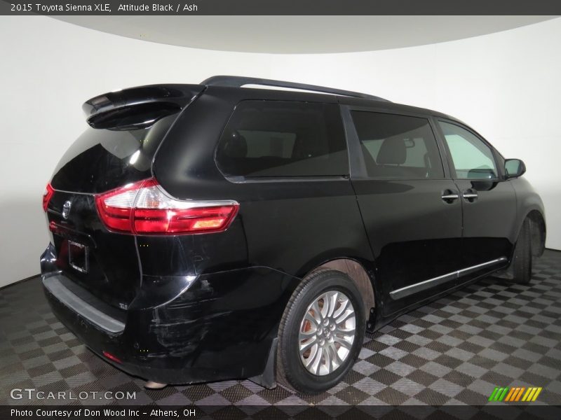 Attitude Black / Ash 2015 Toyota Sienna XLE