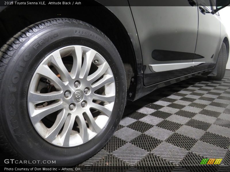 Attitude Black / Ash 2015 Toyota Sienna XLE