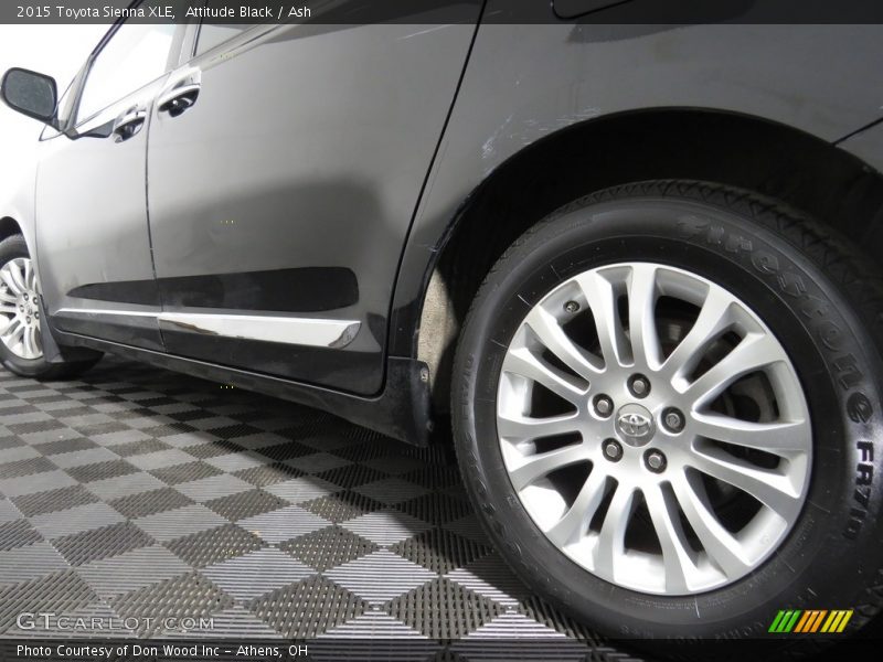 Attitude Black / Ash 2015 Toyota Sienna XLE